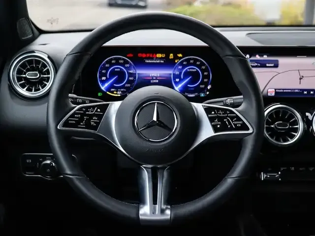 Mercedes-Benz EQB 300