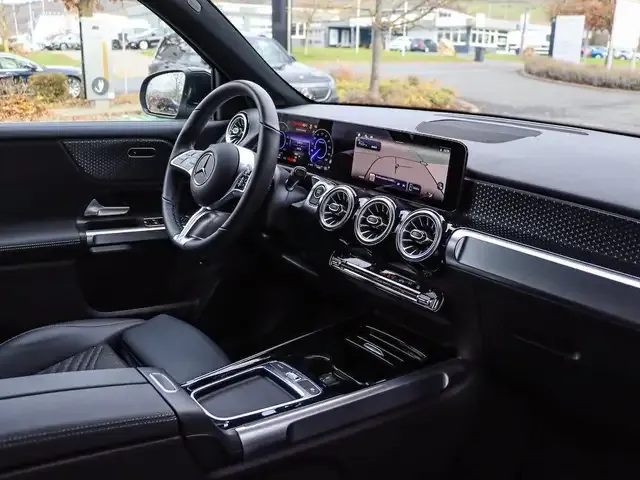 Mercedes-Benz EQB 300