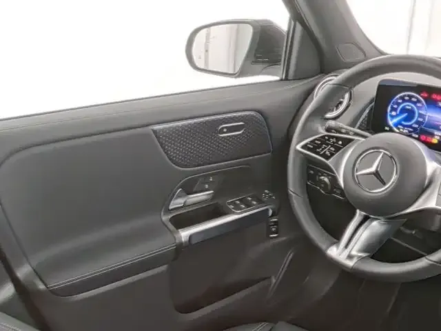 Mercedes-Benz EQB 300