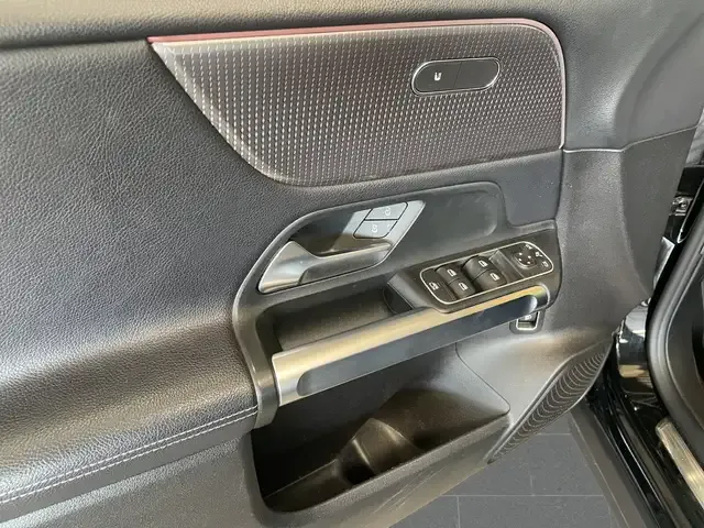 Mercedes-Benz GLB 180