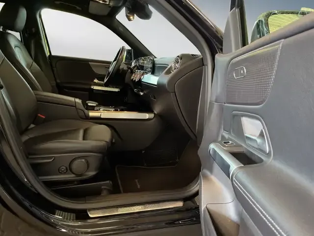 Mercedes-Benz GLB 180