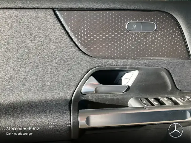 Mercedes-Benz GLB 180