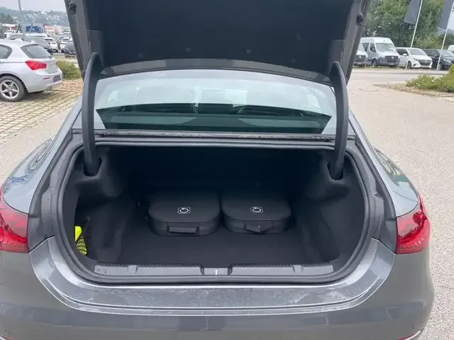 Mercedes-Benz EQE 300
