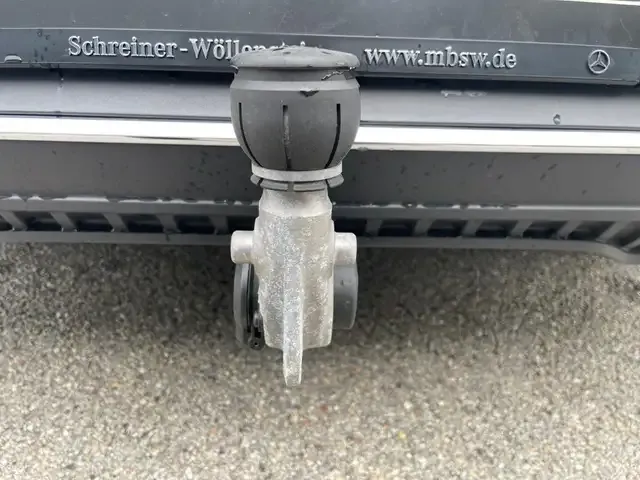 Mercedes-Benz EQE 300