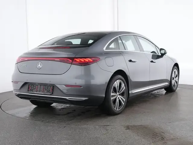 Mercedes-Benz EQE 300