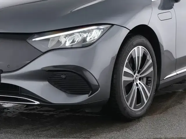 Mercedes-Benz EQE 300