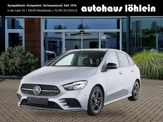 Mercedes-Benz B 180