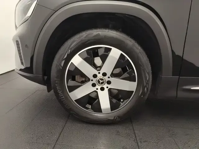 Mercedes-Benz GLB 220