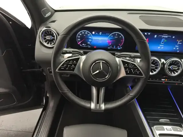 Mercedes-Benz GLB 220