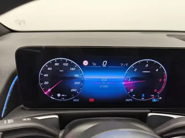 Mercedes-Benz GLB 220