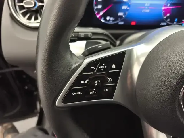 Mercedes-Benz GLB 220