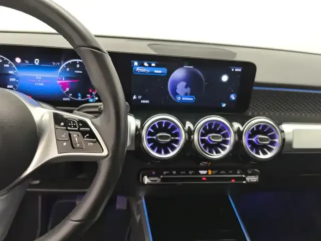 Mercedes-Benz GLB 220