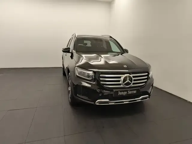 Mercedes-Benz GLB 220