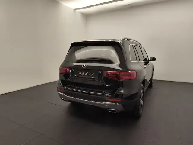 Mercedes-Benz GLB 220