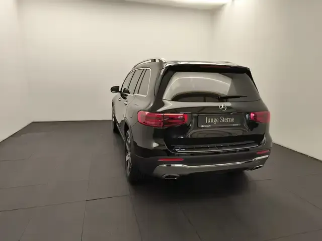 Mercedes-Benz GLB 220