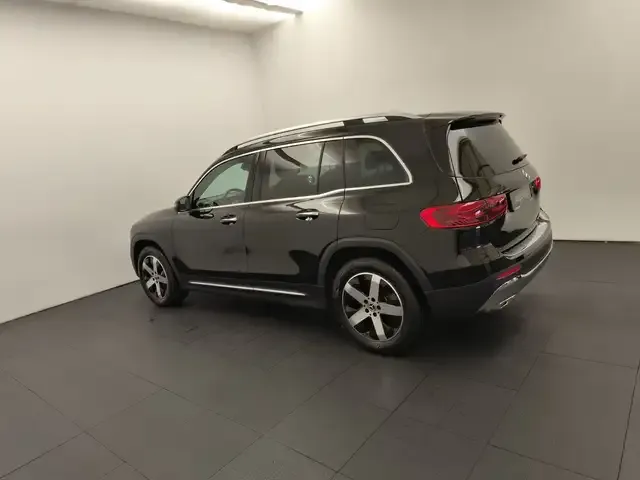 Mercedes-Benz GLB 220