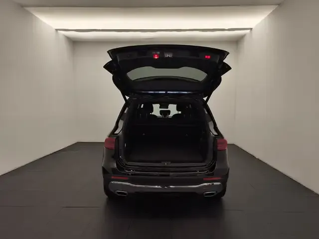 Mercedes-Benz GLB 220