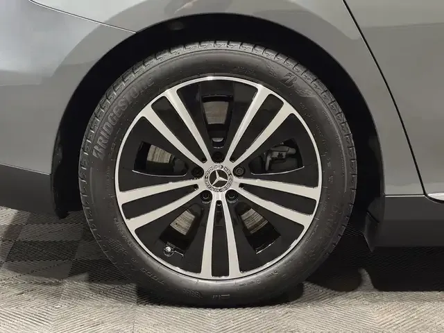 Mercedes-Benz EQE 300