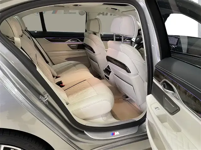 BMW 750