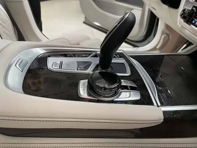 BMW 750