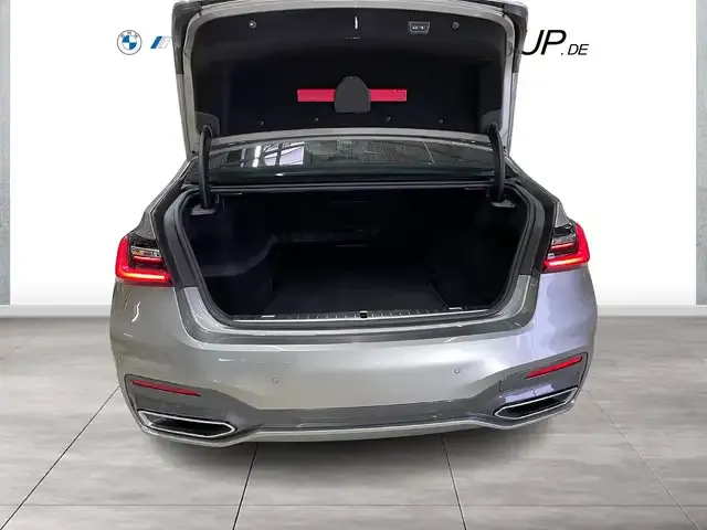 BMW 750