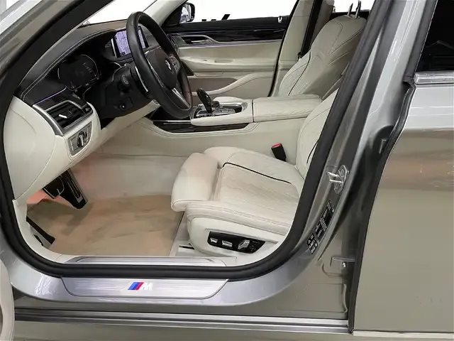 BMW 750