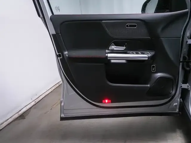 Mercedes-Benz EQA 300