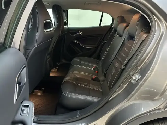 Mercedes-Benz GLA 180