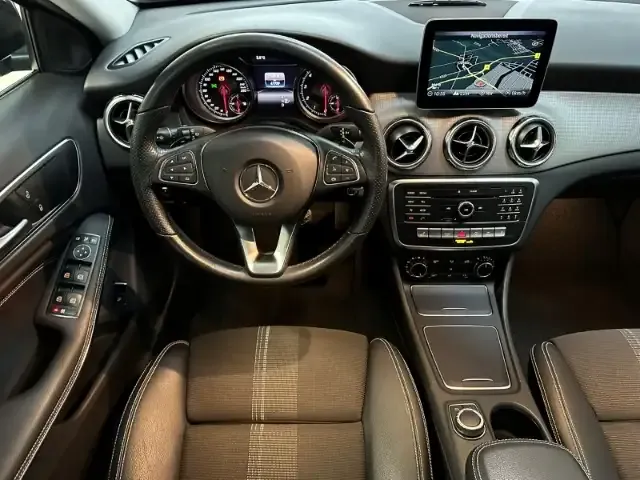 Mercedes-Benz GLA 180