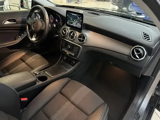 Mercedes-Benz GLA 180