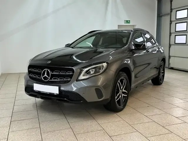 Mercedes-Benz GLA 180