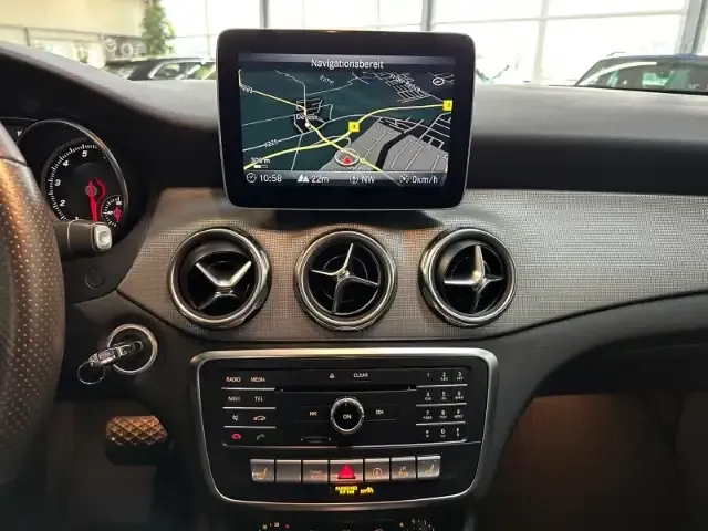 Mercedes-Benz GLA 180