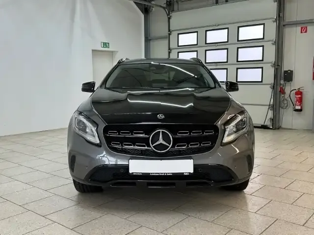 Mercedes-Benz GLA 180