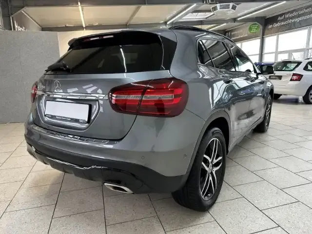 Mercedes-Benz GLA 180