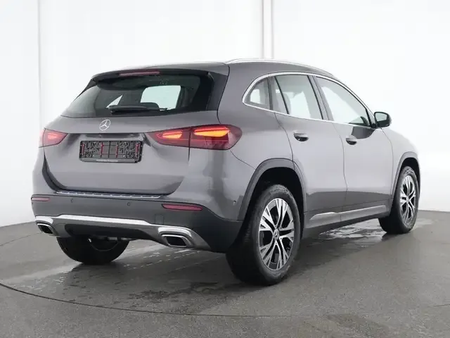 Mercedes-Benz GLA 220