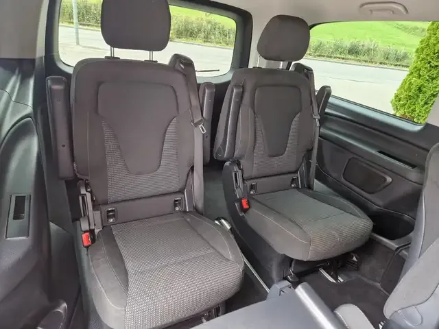 Mercedes-Benz V 220