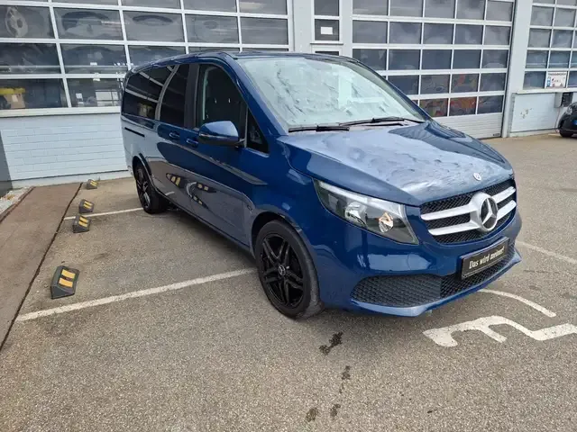 Mercedes-Benz V 220