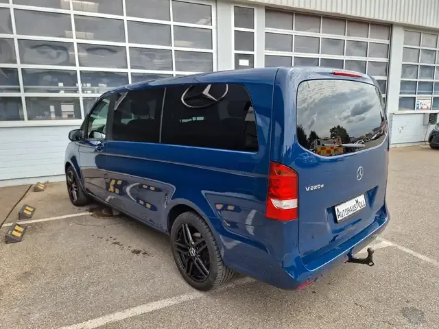 Mercedes-Benz V 220