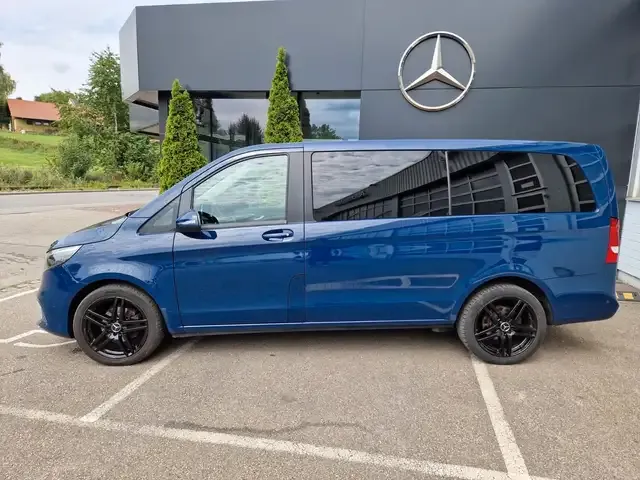 Mercedes-Benz V 220