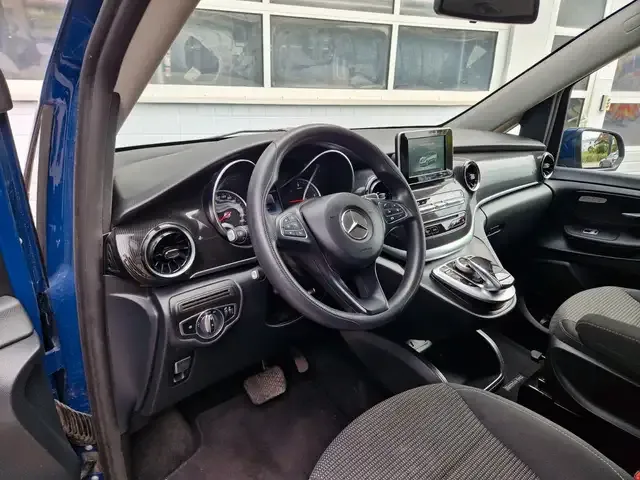 Mercedes-Benz V 220