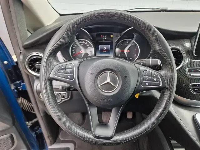 Mercedes-Benz V 220