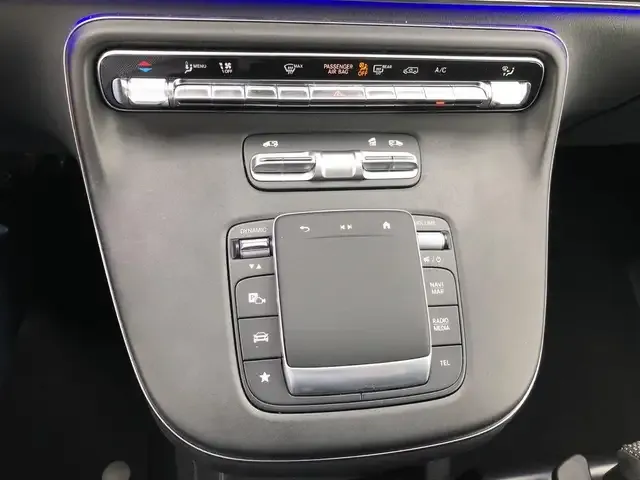 Mercedes-Benz V 220