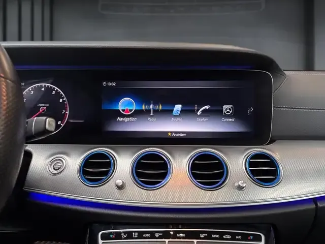 Mercedes-Benz E 200