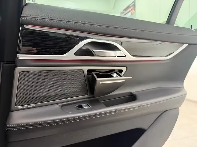 BMW 740