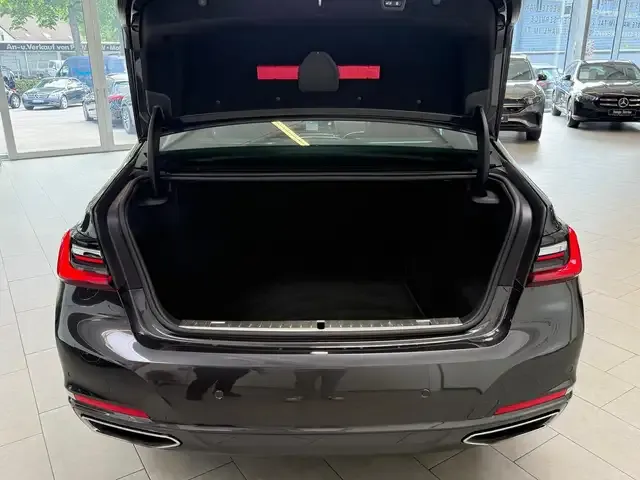 BMW 740