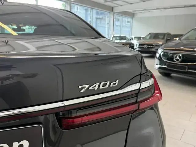 BMW 740