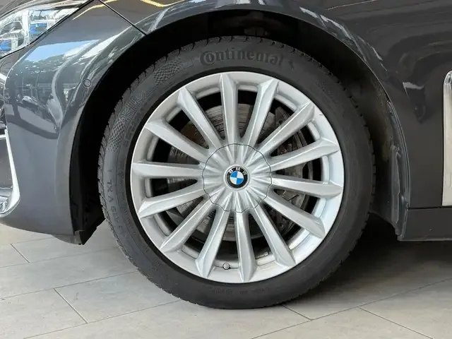 BMW 740