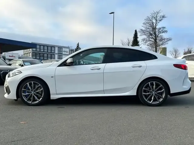 BMW 235