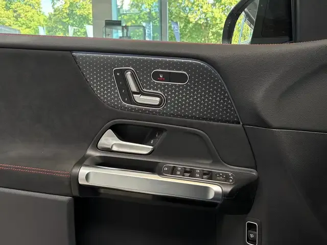 Mercedes-Benz EQB 300