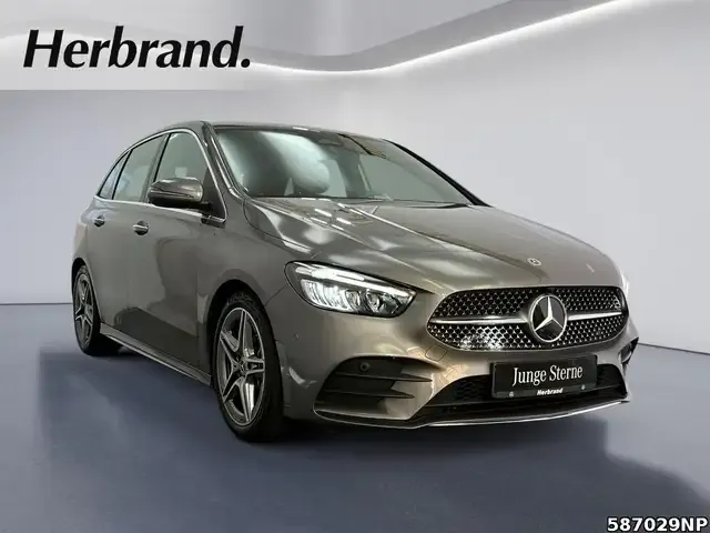 Mercedes-Benz B 180